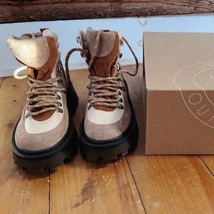 UO Jonna Hiker Boots, Women Size 7.
